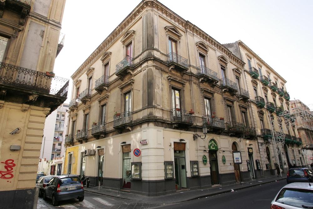 Picone Bed&Breakfast คาตาเนีย ภายนอก รูปภาพ