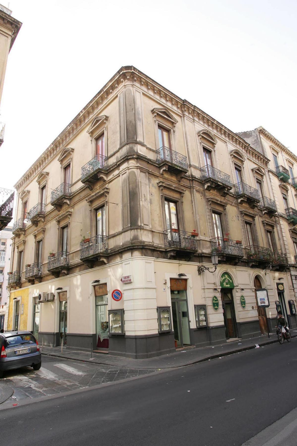 Picone Bed&Breakfast คาตาเนีย ภายนอก รูปภาพ